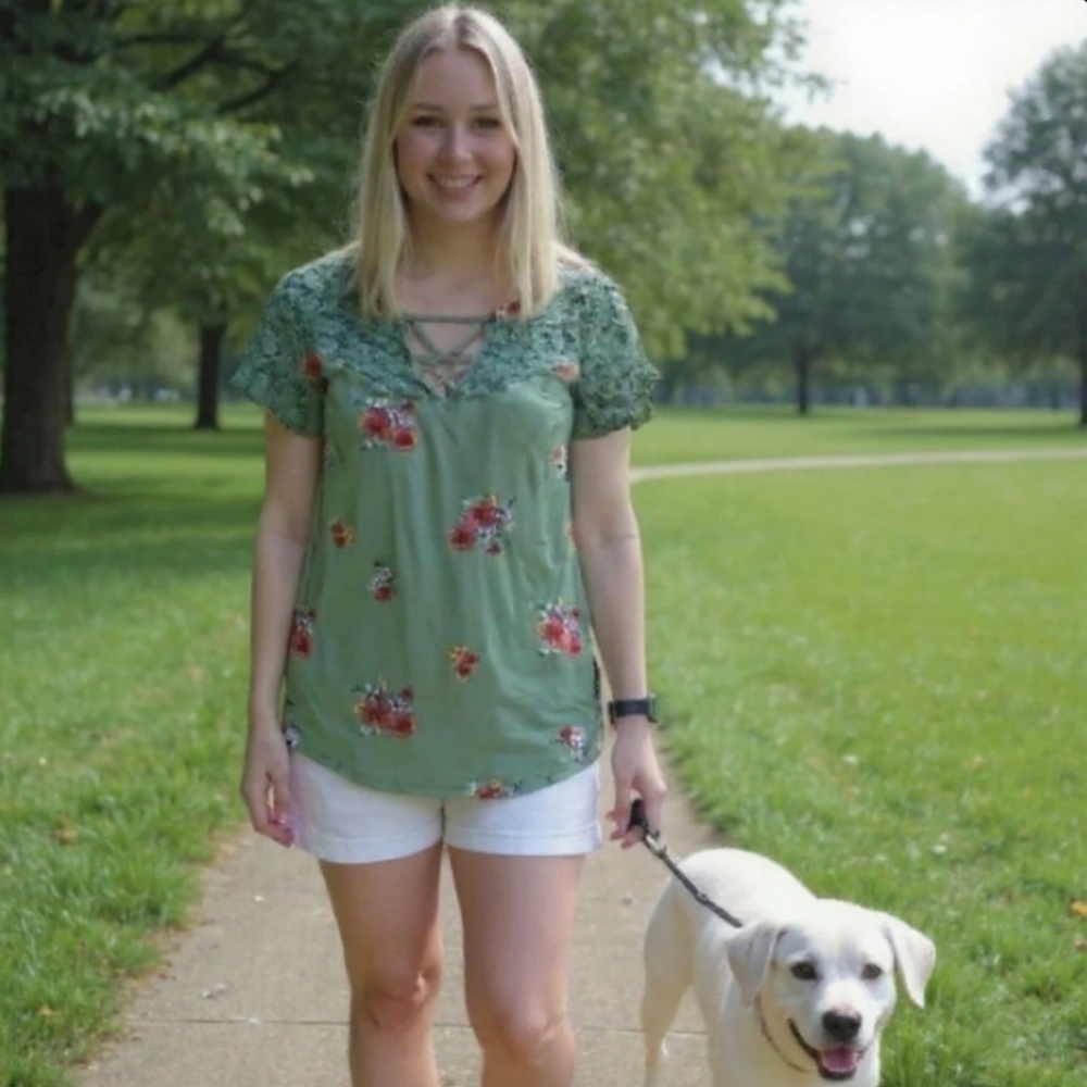 No Boundaries Green Floral Lace Blouse Size M (7-9)